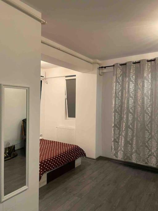 Garsoniera Militari Residence Chiajna Екстер'єр фото
